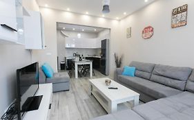 Modern Style Central Apartment